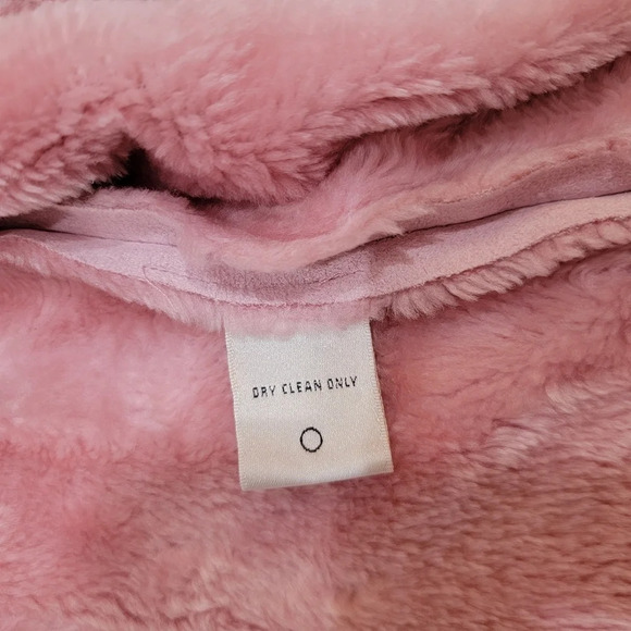 Evan Picone pink soft faux fur zip up vest w/pockets. - Picture 7 of 15